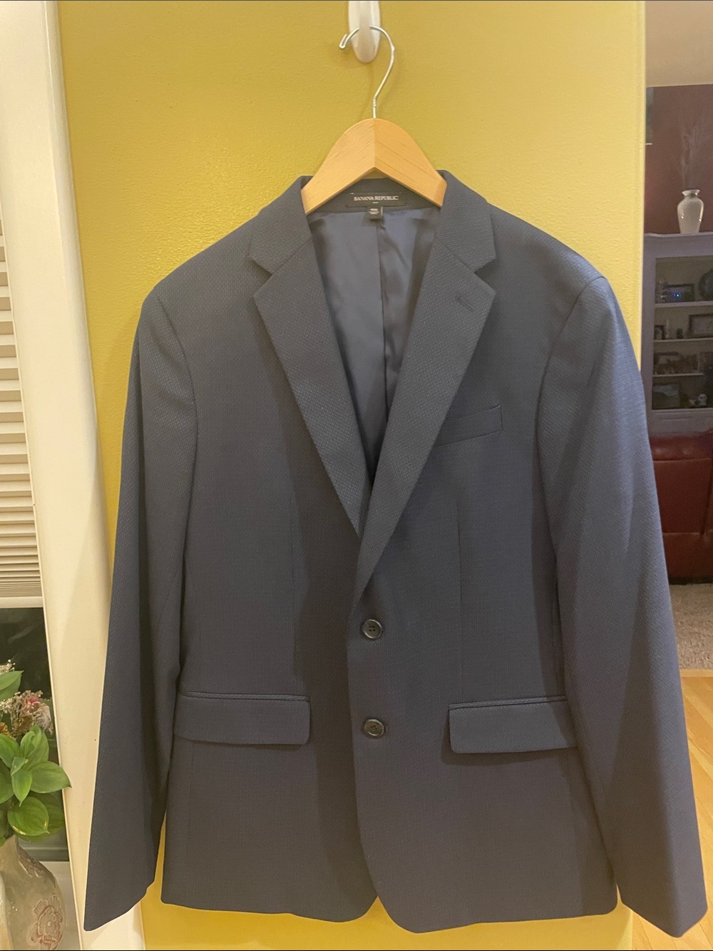 NWOT Banana Republic Men’s Navy Textured Two-Button Blazer